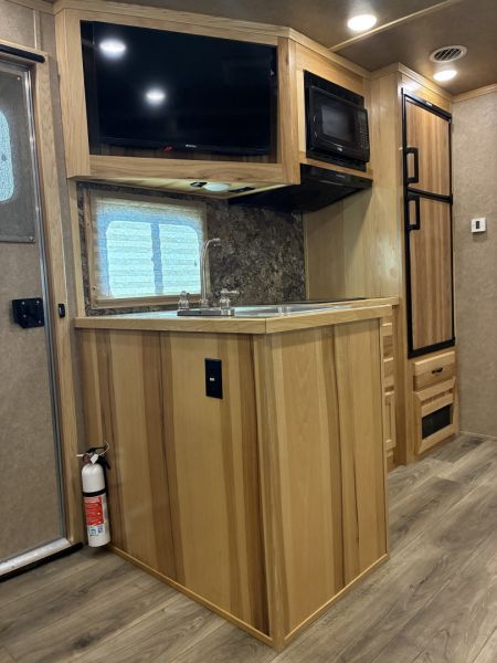 Used 2023 Lakota 3H 14'LQ Horse Trailer