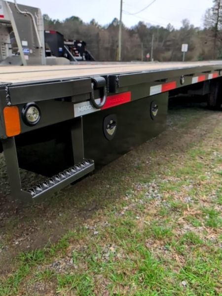 New 2026 MAXX-D YDX Hydraulic Dovetail Flatbed Trailer