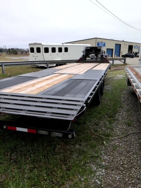 New 2026 MAXX-D YDX Hydraulic Dovetail Flatbed Trailer