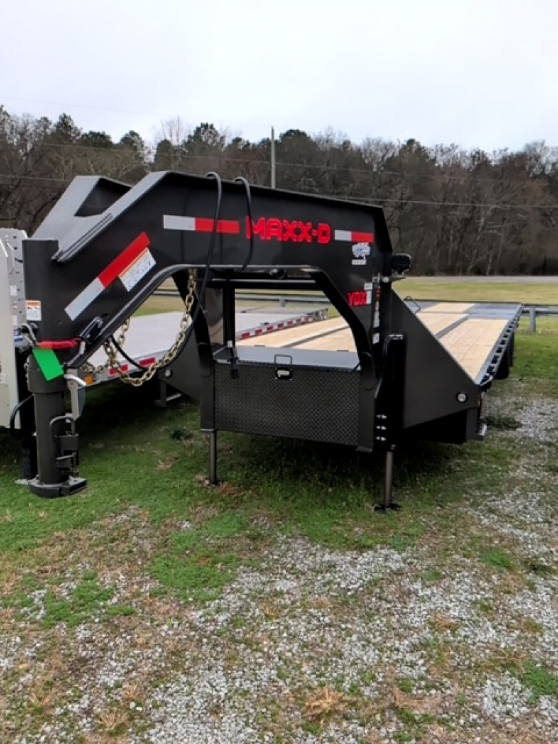 New 2026 MAXX-D YDX Hydraulic Dovetail Flatbed Trailer