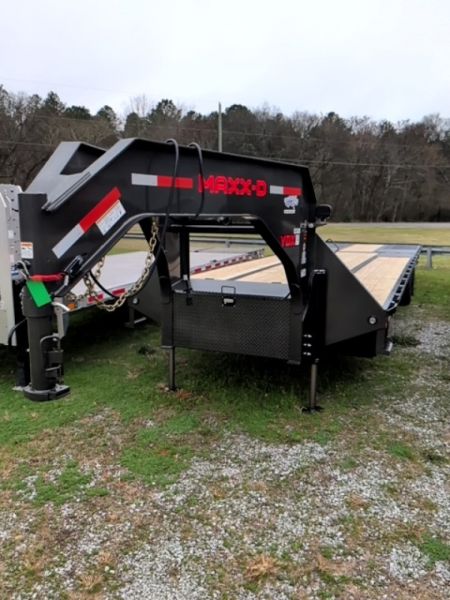 New 2026 MAXX-D YDX Hydraulic Dovetail Flatbed Trailer