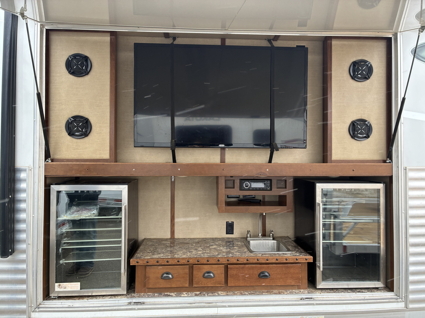 Used 2018 Lakota BI8319SROK 3H 19'LQ with Outside Entertainment Horse Trailer
