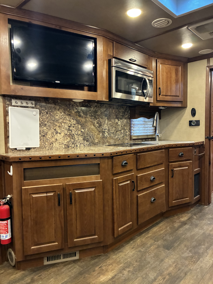 Used 2018 Lakota BI8319SROK 3H 19'LQ with Outside Entertainment Horse Trailer