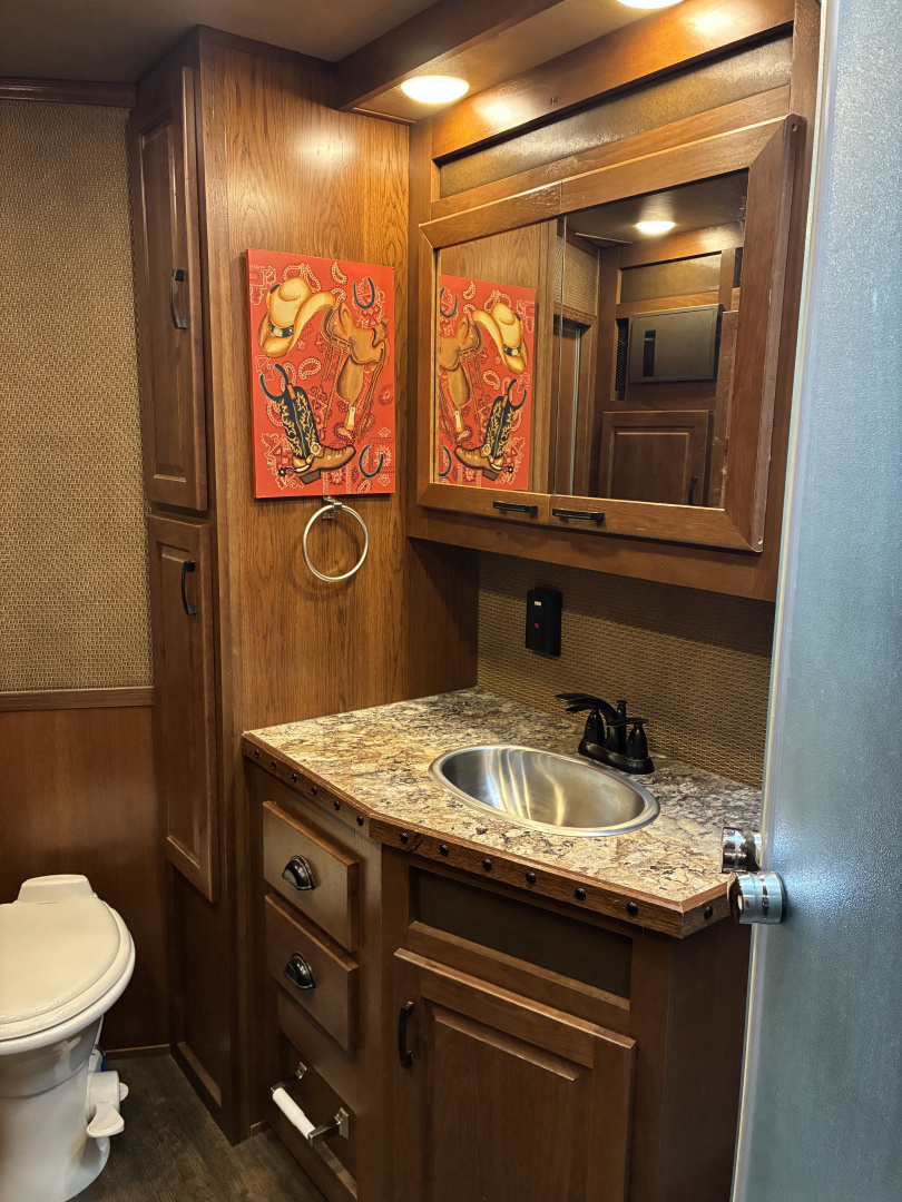 Used 2018 Lakota BI8319SROK 3H 19'LQ with Outside Entertainment Horse Trailer