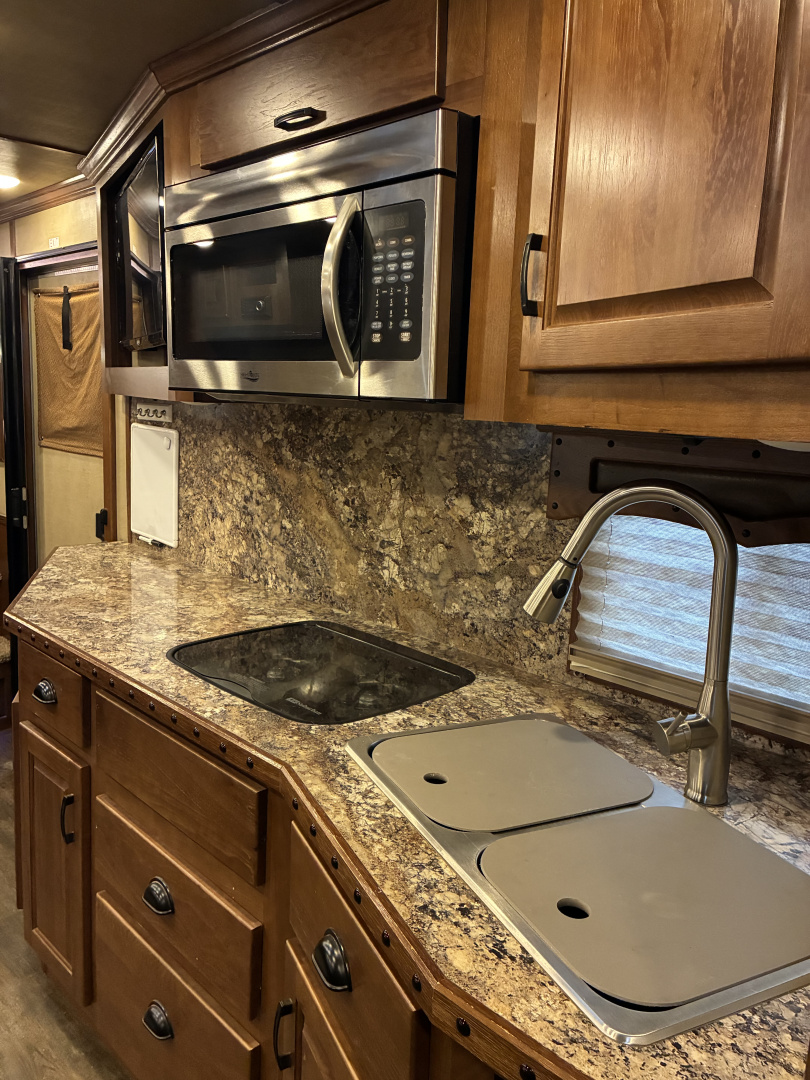 Used 2018 Lakota BI8319SROK 3H 19'LQ with Outside Entertainment Horse Trailer