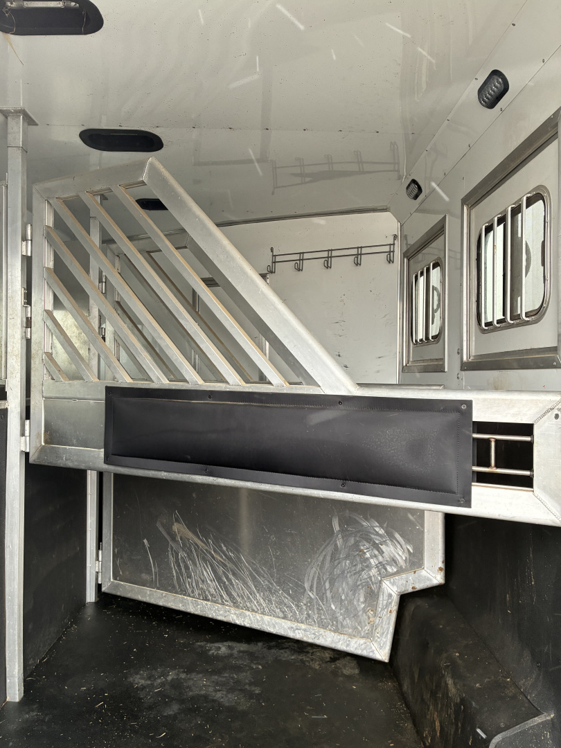 Used 2018 Lakota BI8319SROK 3H 19'LQ with Outside Entertainment Horse Trailer