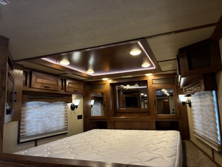 Used 2018 Lakota BI8319SROK 3H 19'LQ with Outside Entertainment Horse Trailer