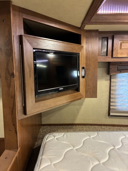 Used 2018 Lakota BI8319SROK 3H 19'LQ with Outside Entertainment Horse Trailer