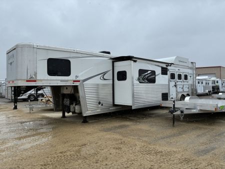 Used 2018 Lakota BI8319SROK 3H 19'LQ with Outside Entertainment Horse Trailer