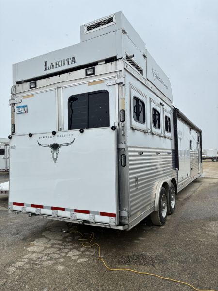 Used 2018 Lakota BI8319SROK 3H 19'LQ with Outside Entertainment Horse Trailer