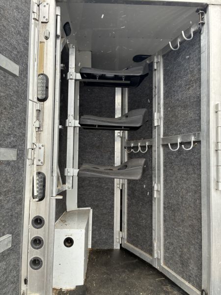 Used 2018 Lakota BI8319SROK 3H 19'LQ with Outside Entertainment Horse Trailer