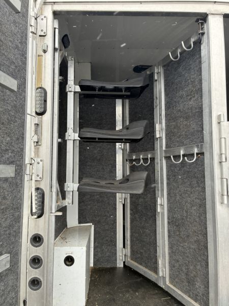 Used 2018 Lakota BI8319SROK 3H 19'LQ with Outside Entertainment Horse Trailer