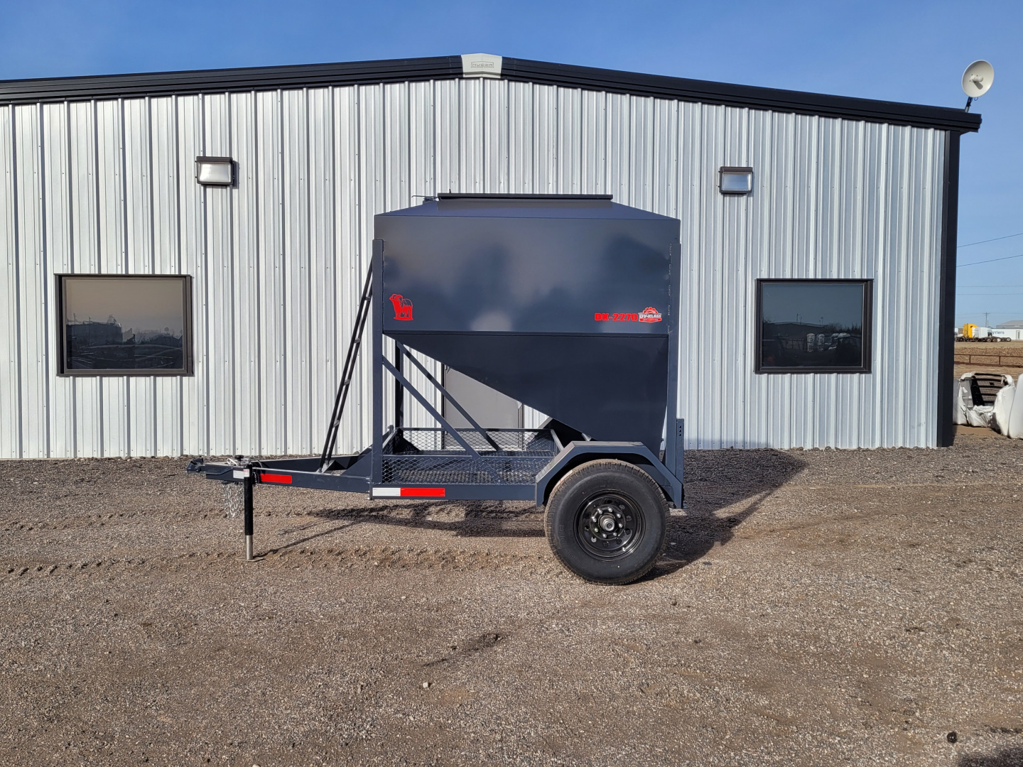 New 2026 DY-Klass 5000 LB Mobile Grain Bin
