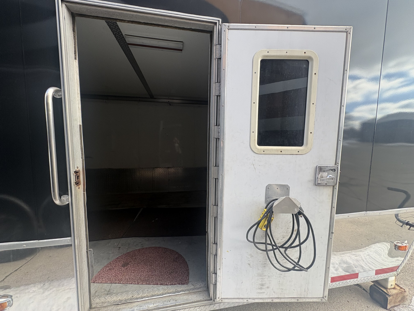 Used 40ft Cobra Lift Gate Stacker