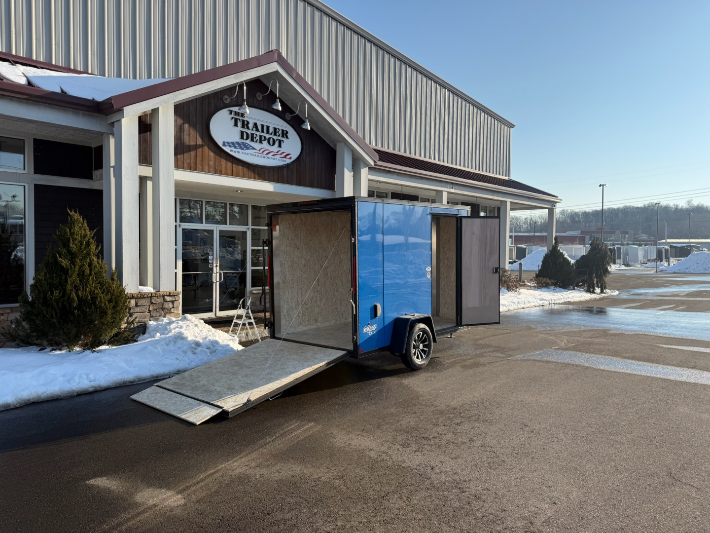 New Pace American 6′ X 10′ + V-NOSE ENCLOSED CARGO TRAILER WITH RAMP DOOR 2.9K