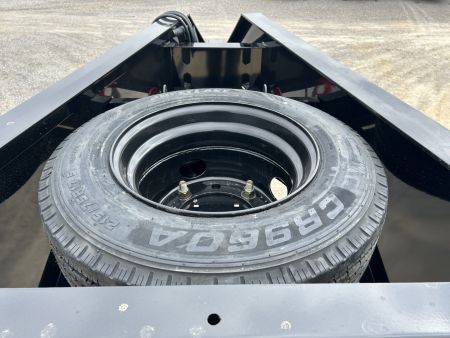 New 2026 MAXXD Hydraulic Dovetail Gooseneck Trailer | 102" x 34' | 40K GVWR