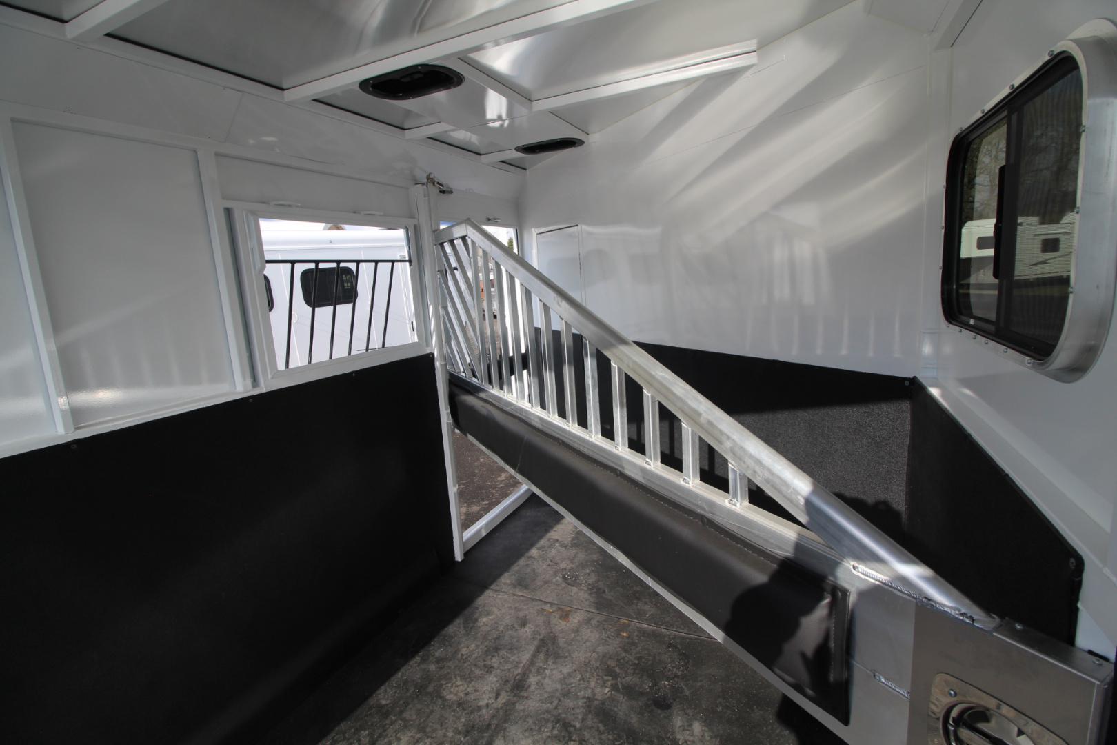 New 2026 Trails West Classic 7x7 Living Quarters Weekender - A/C - Shower & Toilet - Pass Through & Escape Door - Side Tack - 2 Horse Trailer