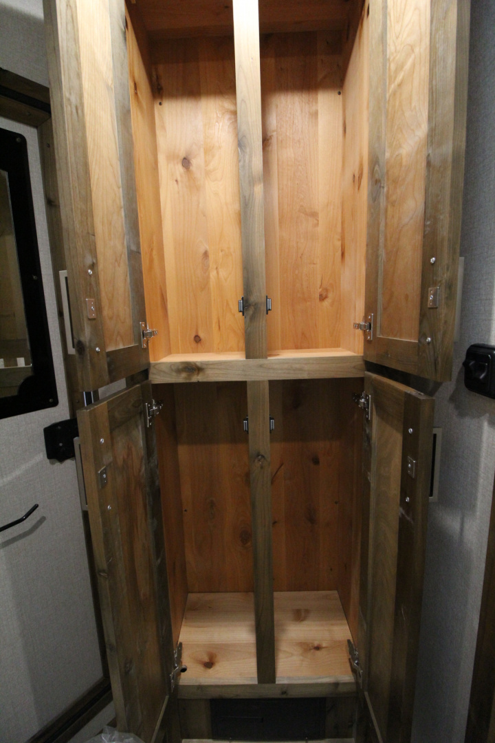New 2026 Trails West Classic 7x7 Living Quarters Weekender - A/C - Shower & Toilet - Pass Through & Escape Door - Side Tack - 2 Horse Trailer