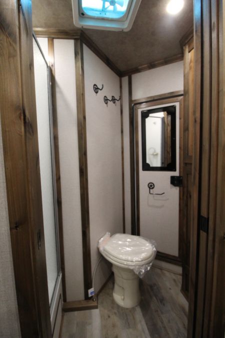 New 2026 Trails West Classic 7x7 Living Quarters Weekender - A/C - Shower & Toilet - Pass Through & Escape Door - Side Tack - 2 Horse Trailer