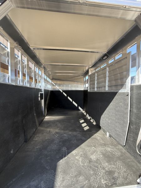 Used 2026 Hart Trailer LARIAT Horse Trailer