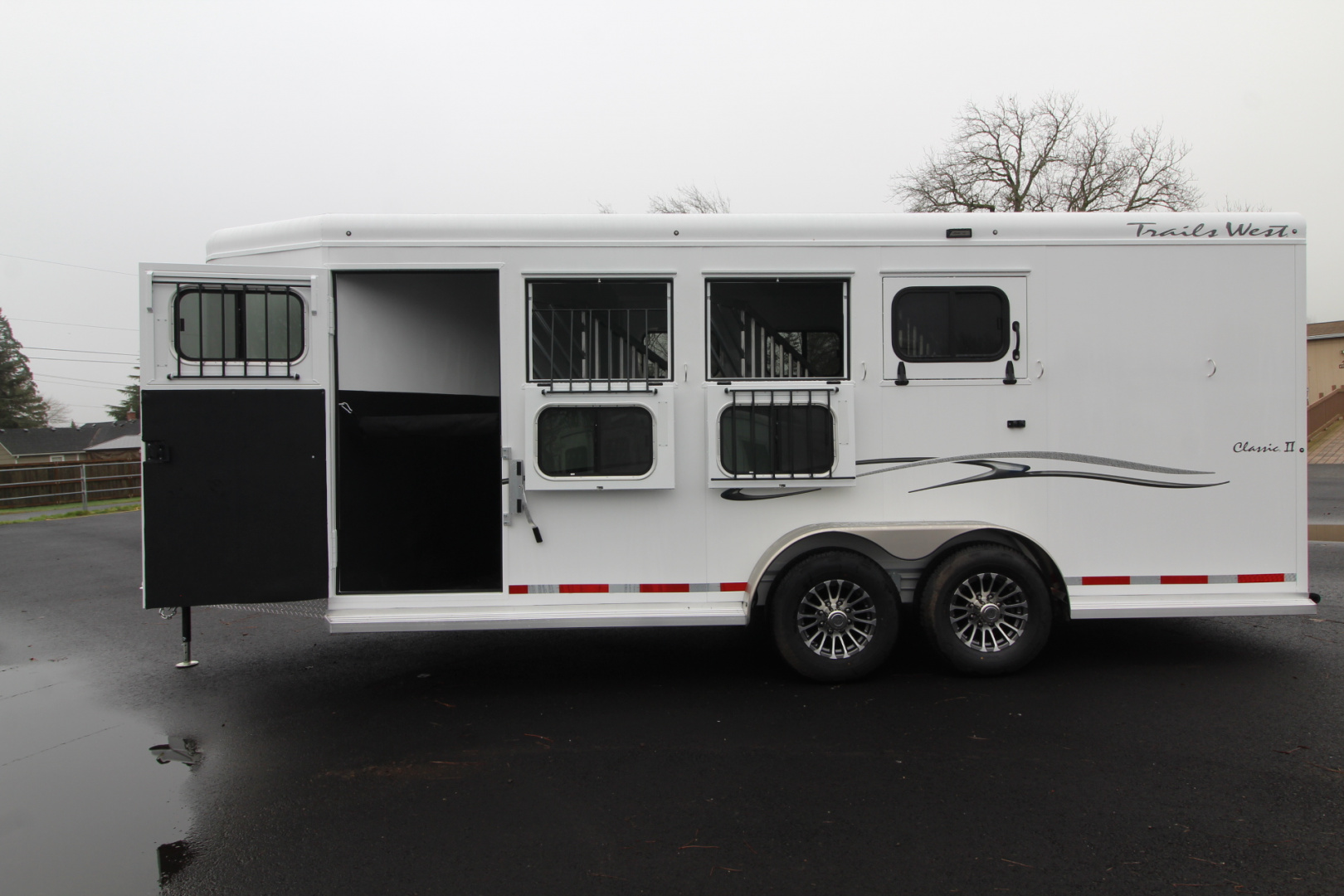 New 2026 Trails West Classic II 4 Horse Extra Tall Trailer - Escape Door - Lined and Insulated