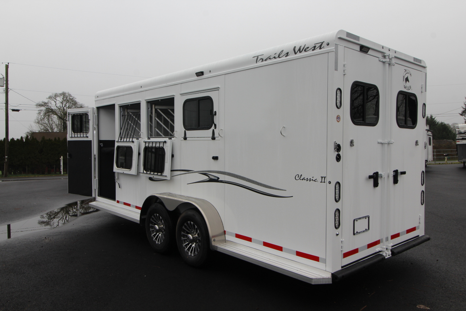 New 2026 Trails West Classic II 4 Horse Extra Tall Trailer - Escape Door - Lined and Insulated