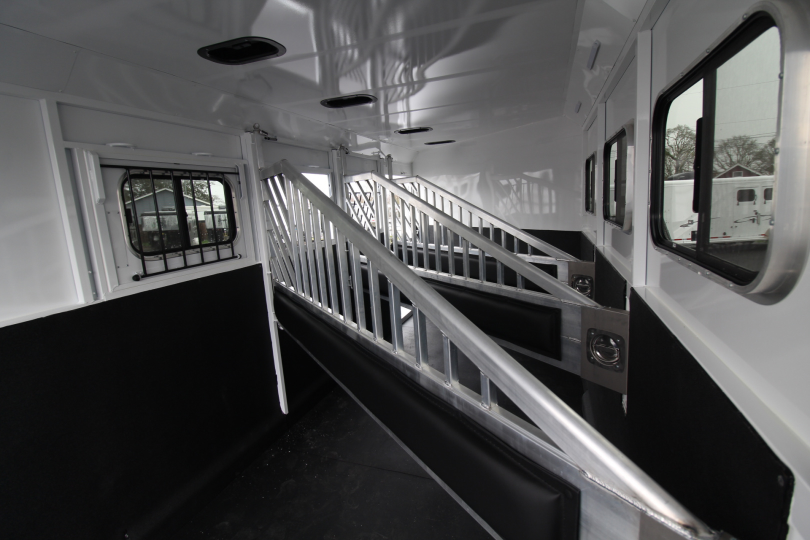 New 2026 Trails West Classic II 4 Horse Extra Tall Trailer - Escape Door - Lined and Insulated