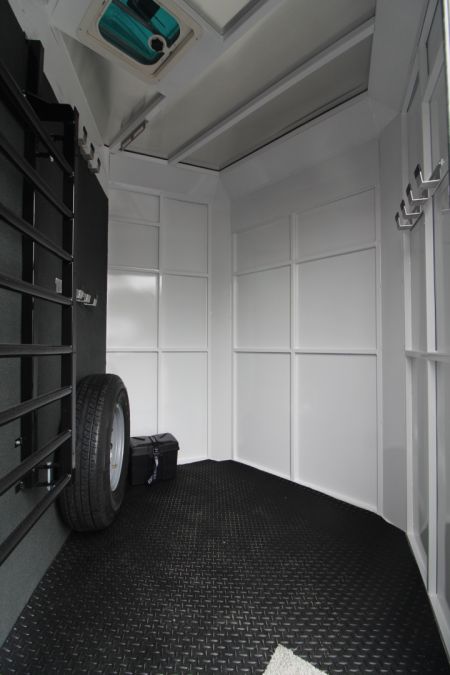 New 2026 Trails West Classic II 4 Horse Extra Tall Trailer - Escape Door - Lined and Insulated