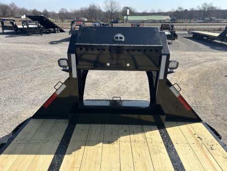 New 2026 MAXXD Hydraulic Dovetail Gooseneck Trailer | 102" x 36' | 40K GVWR
