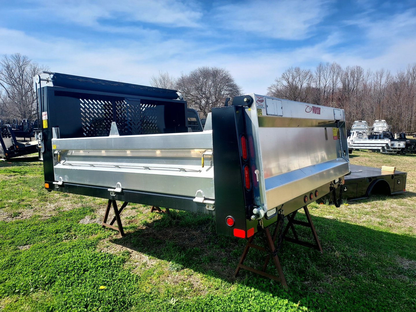 New 2026 Voth Truck Bodies 9'9 HYBRID sissor Dump Bodies
