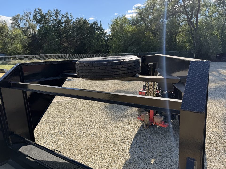 New 2027 Double A 102"x26' Gooseneck 14K Gooseneck