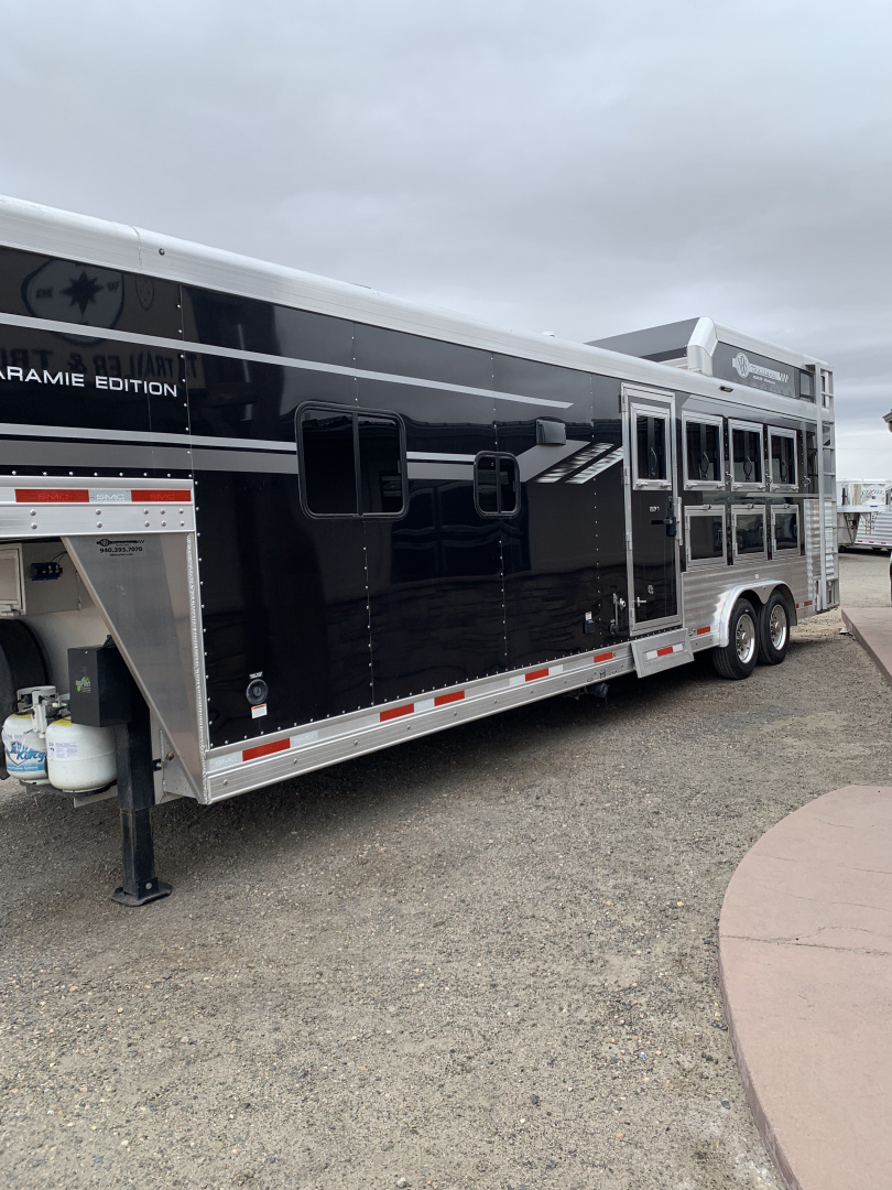 Used 2022 SMC SL8412SR Horse Trailer