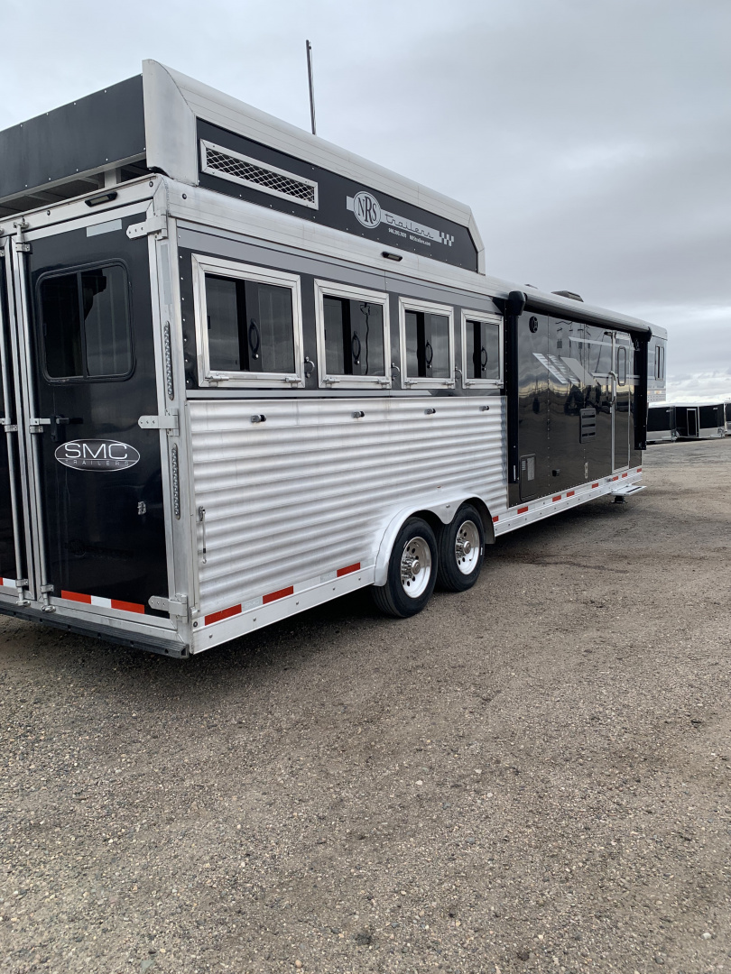 Used 2022 SMC SL8412SR Horse Trailer