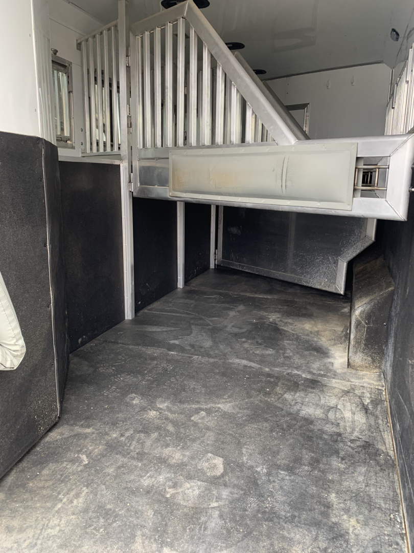 Used 2022 SMC SL8412SR Horse Trailer