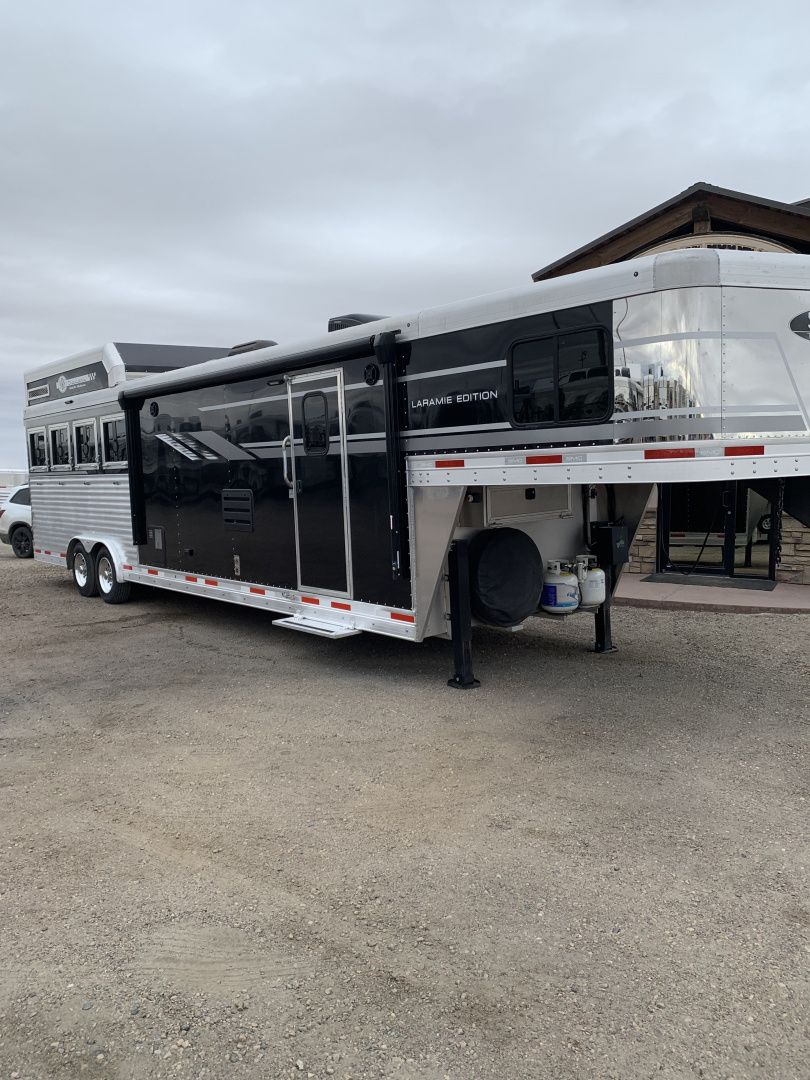 Used 2022 SMC SL8412SR Horse Trailer