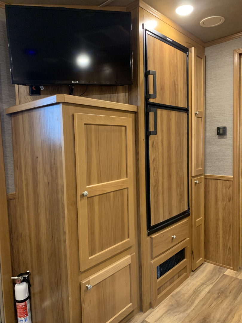 Used 2022 SMC SL8412SR Horse Trailer