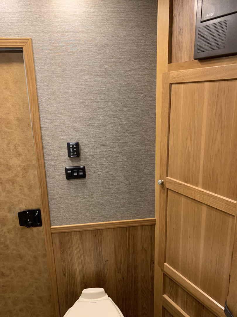 Used 2022 SMC SL8412SR Horse Trailer