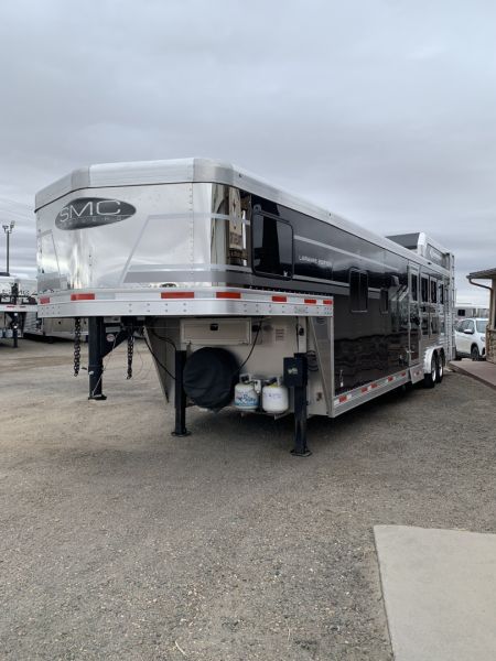 Used 2022 SMC SL8412SR Horse Trailer