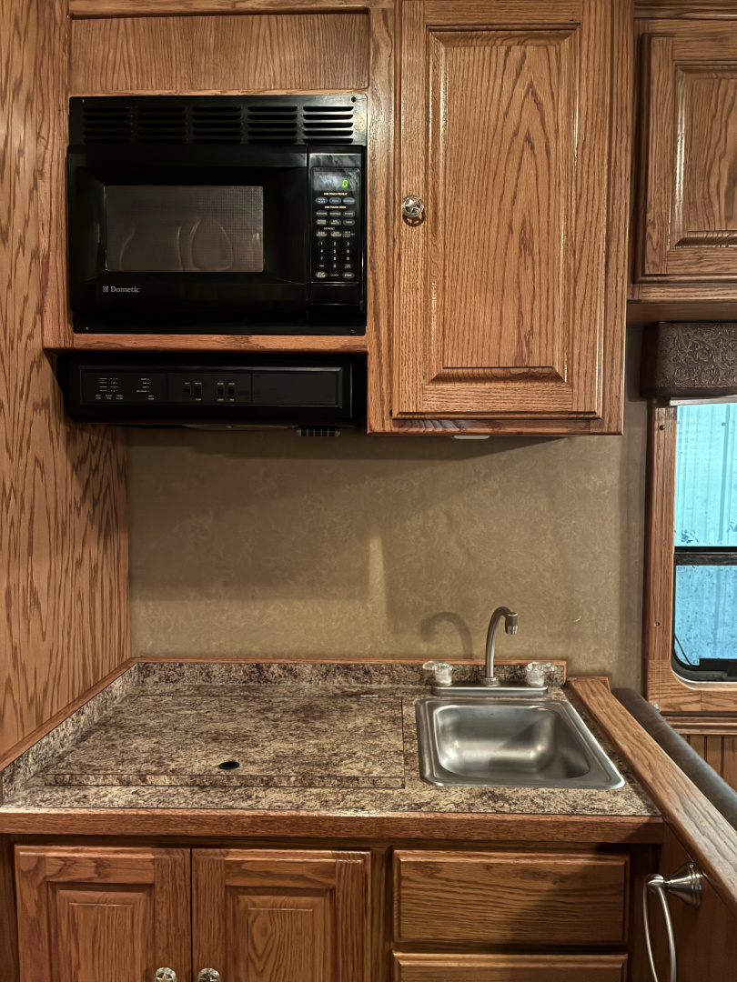 Used 2011 Cherokee 4H 12'LQ Horse Trailer