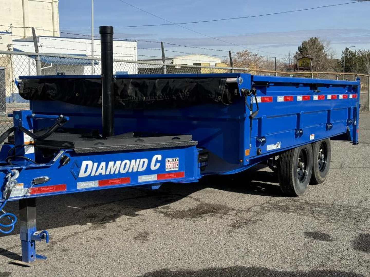New 2025 Diamond C DOD 96"x14' - 14.9K Deckover Telescopic Dump Trailer
