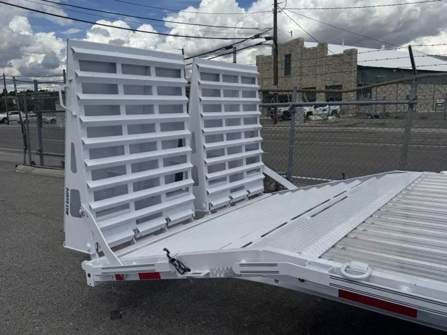 New 2026 Diamond C DEC 26' Max Ramp - 14.9K Deckover Equipment Trailer