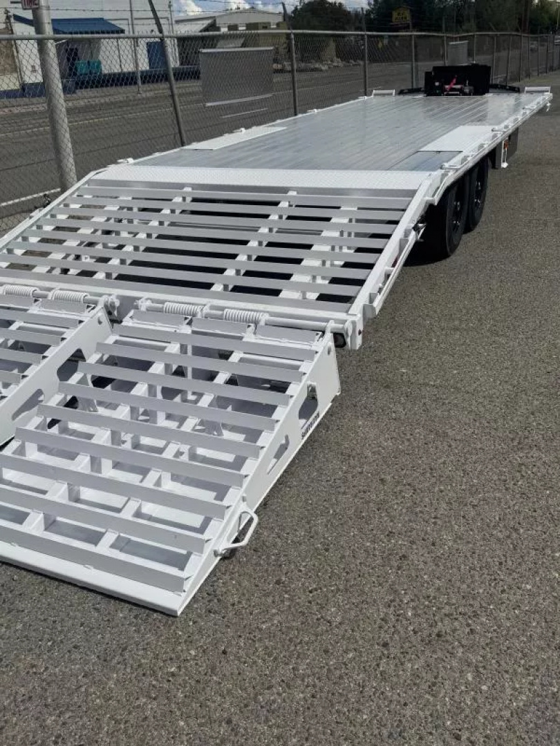 New 2026 Diamond C DEC 26' Max Ramp - 14.9K Deckover Equipment Trailer