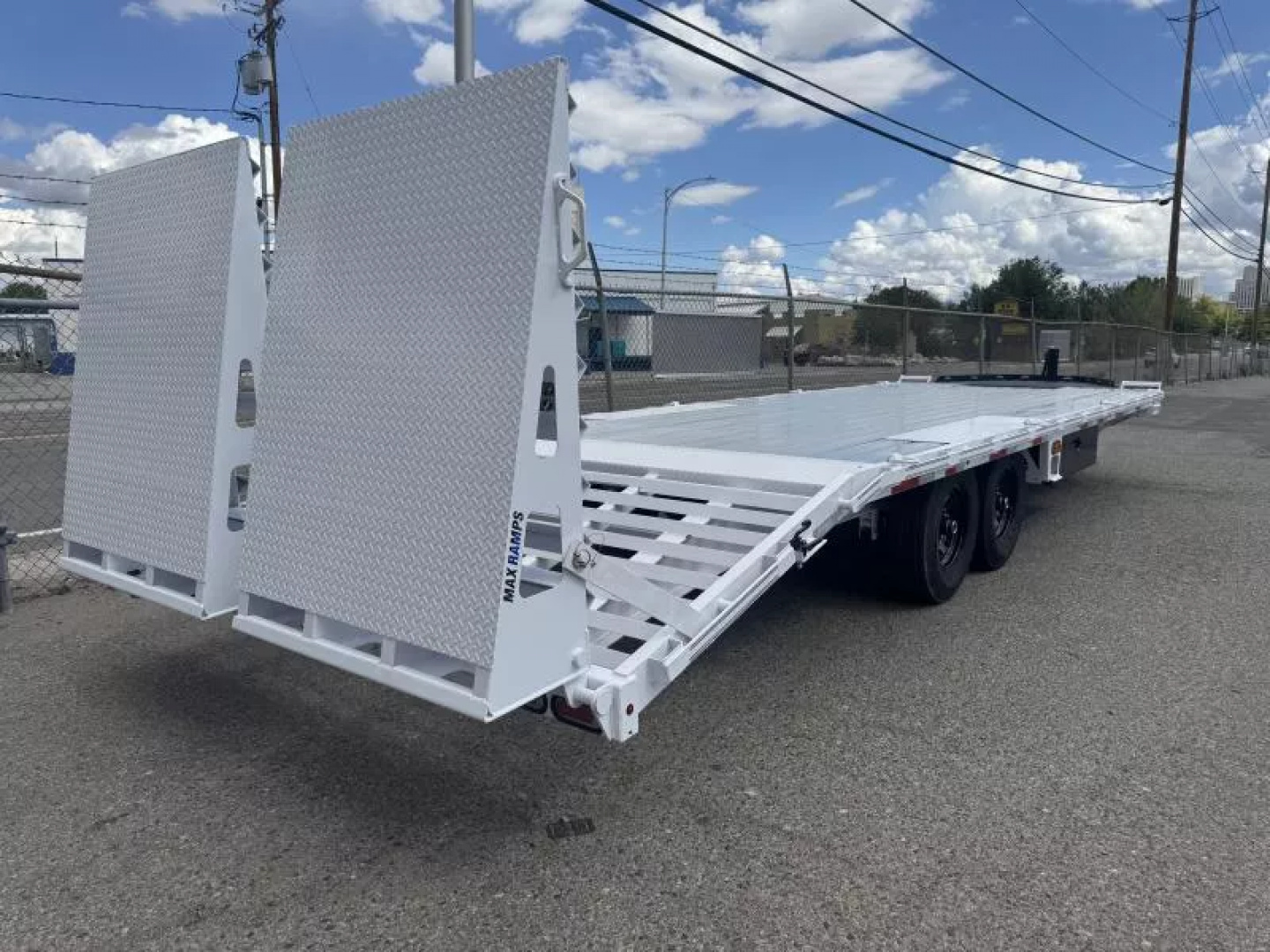 New 2026 Diamond C DEC 26' Max Ramp - 14.9K Deckover Equipment Trailer