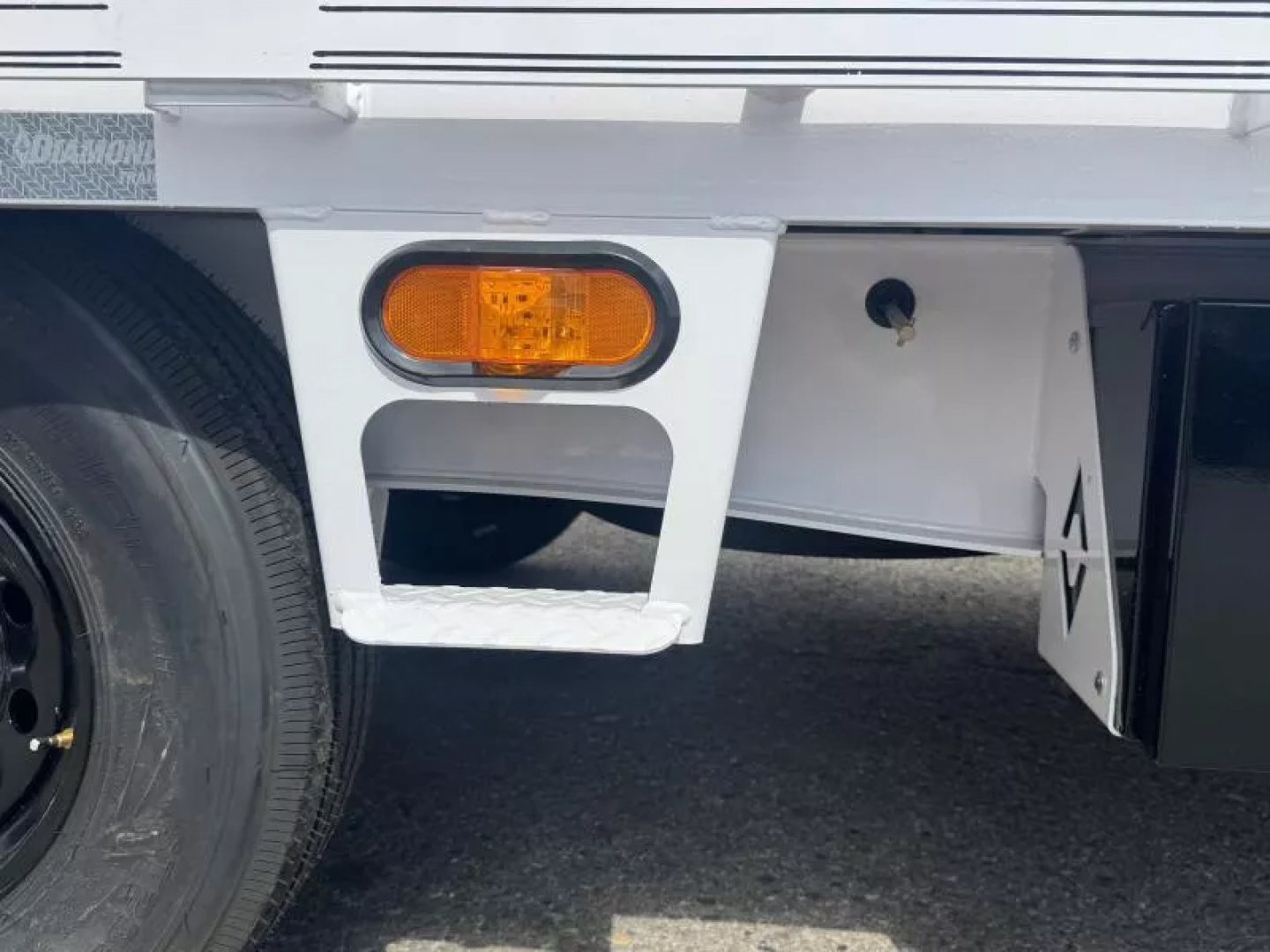 New 2026 Diamond C DEC 26' Max Ramp - 14.9K Deckover Equipment Trailer