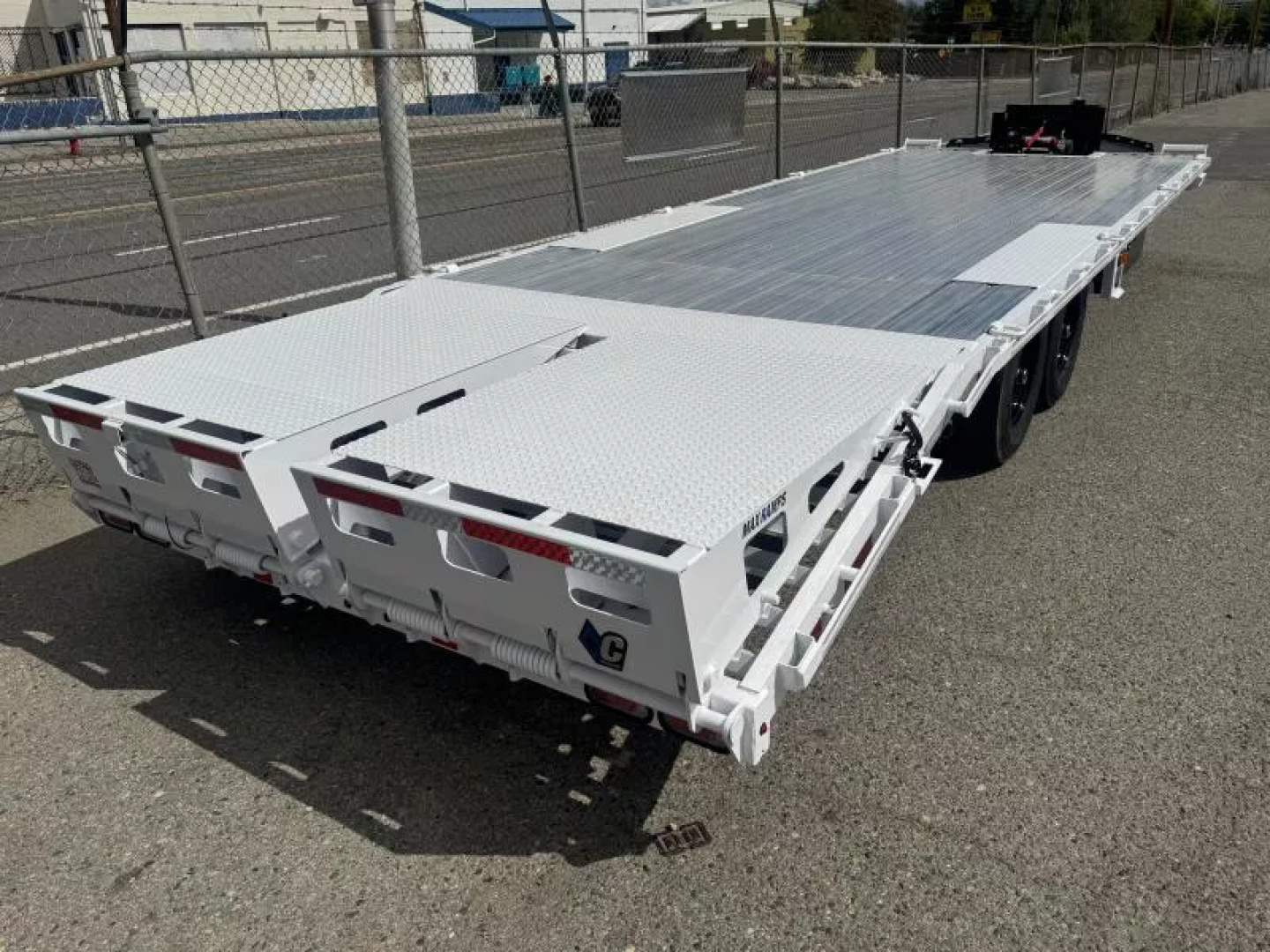 New 2026 Diamond C DEC 26' Max Ramp - 14.9K Deckover Equipment Trailer