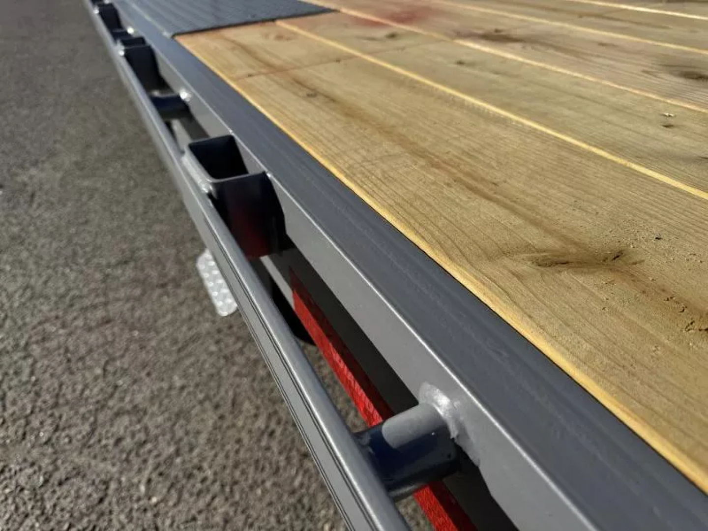 New 2027 Diamond C DEC 22' - 15.5K Deckover Equipment Trailer