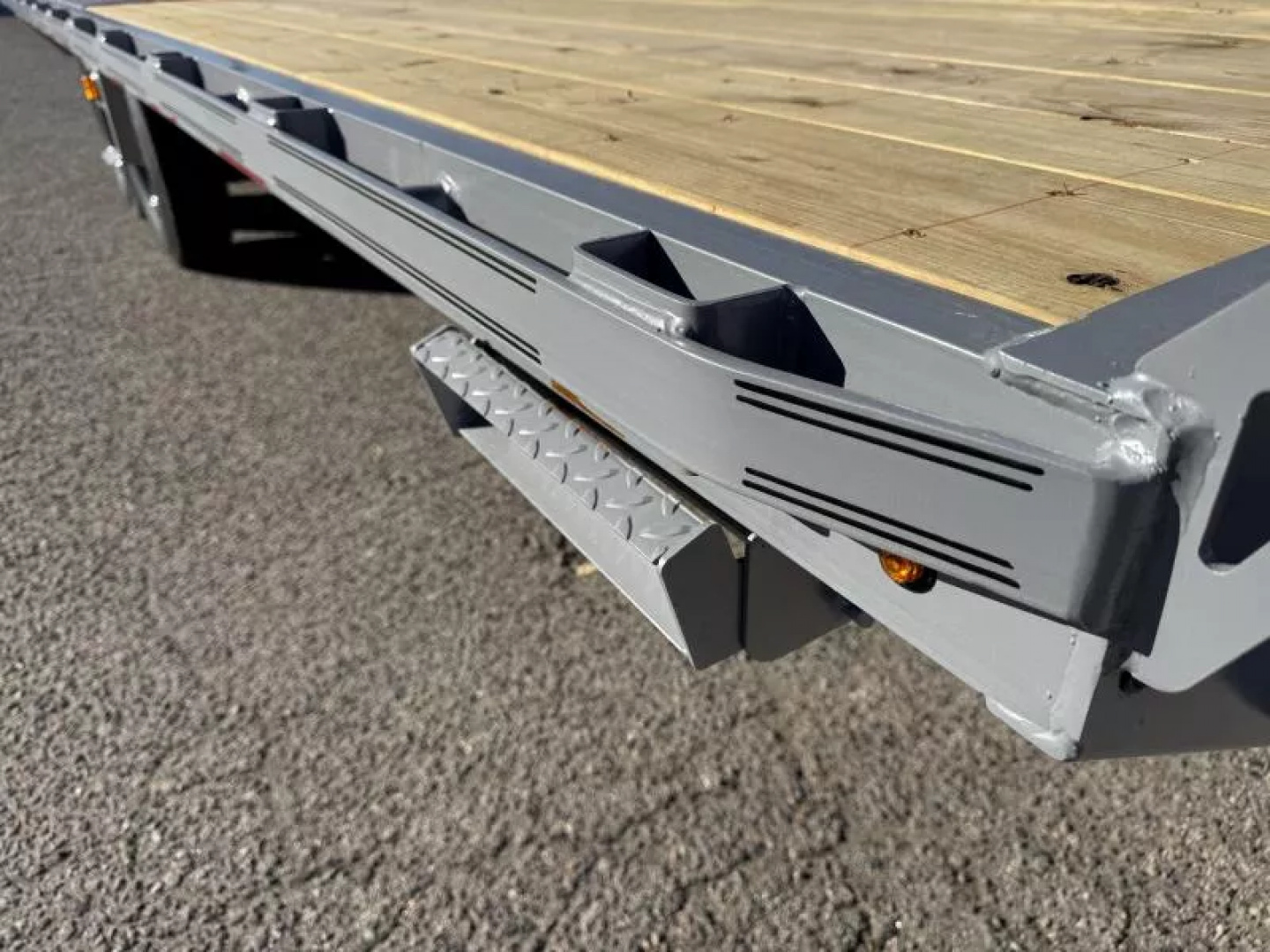 New 2027 Diamond C DEC 22' - 15.5K Deckover Equipment Trailer