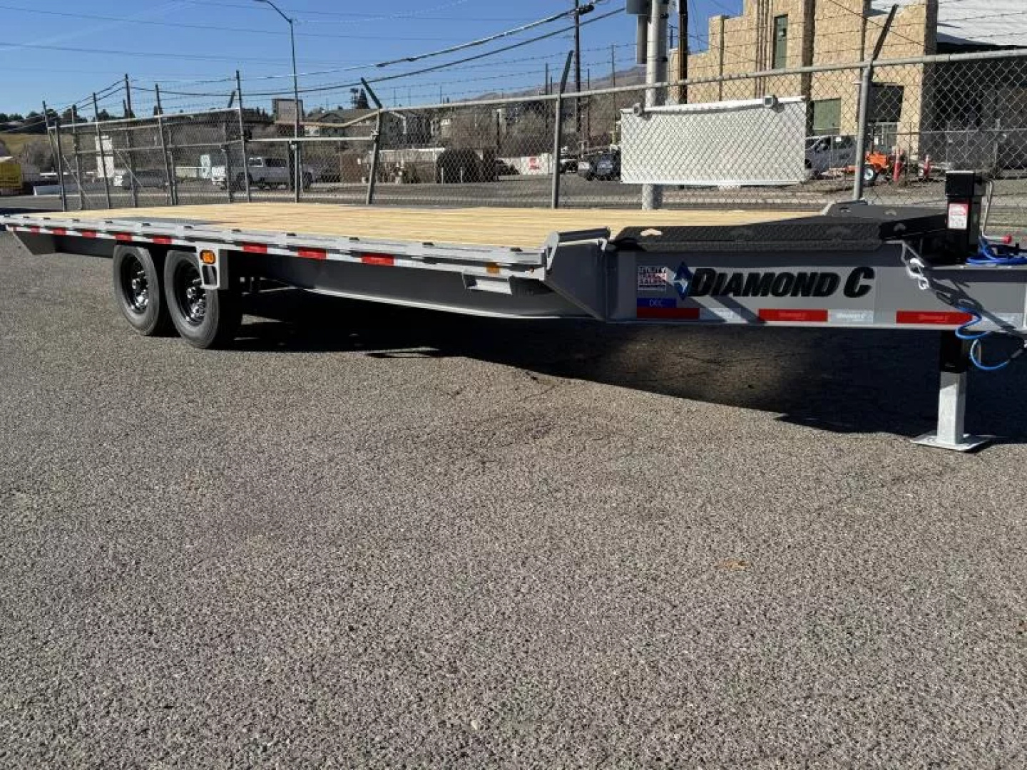 New 2027 Diamond C DEC 22' - 15.5K Deckover Equipment Trailer