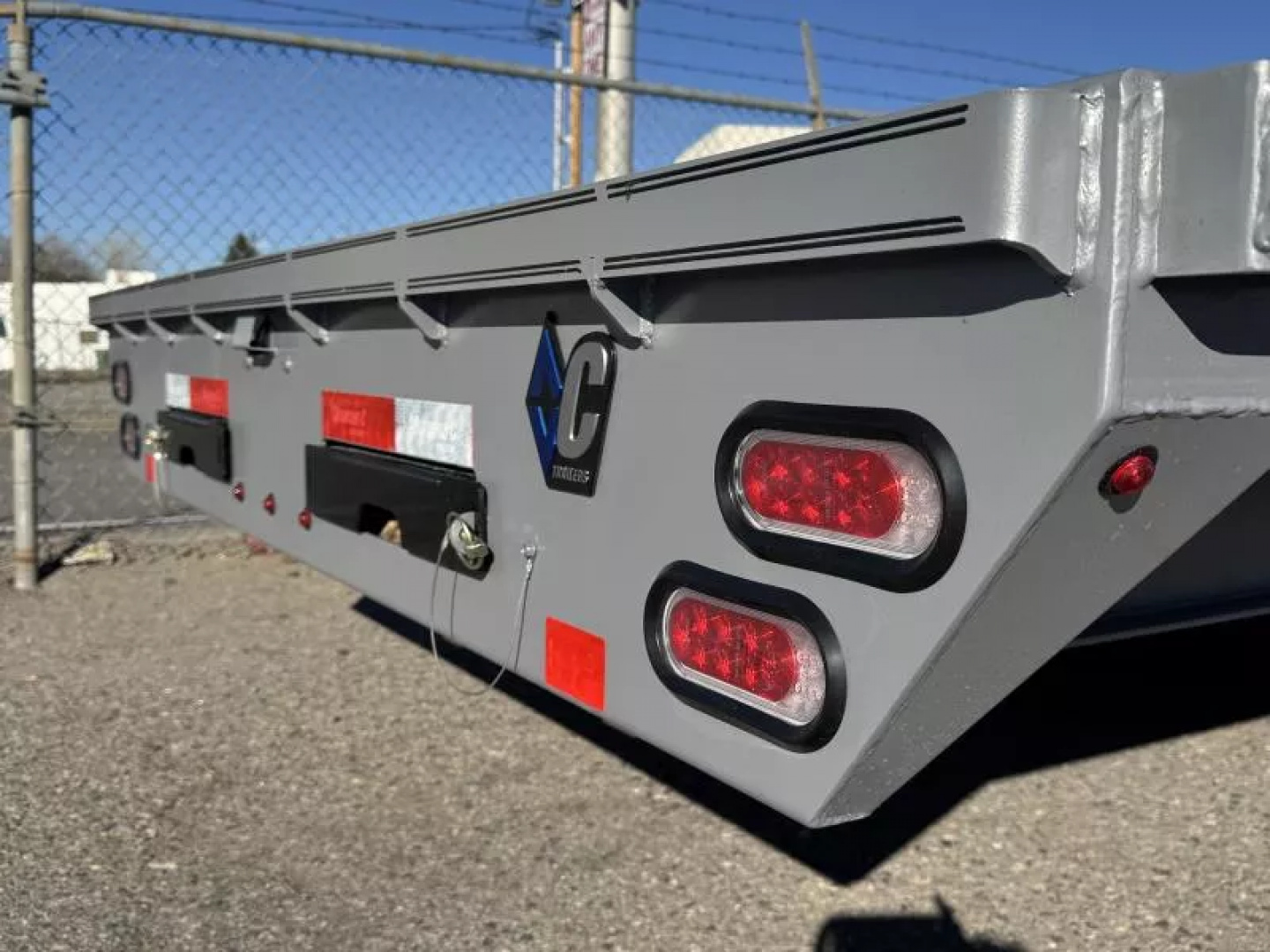 New 2027 Diamond C DEC 22' - 15.5K Deckover Equipment Trailer
