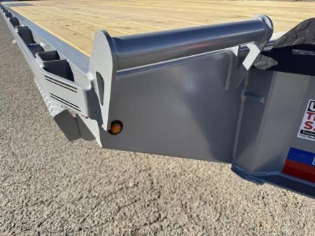 New 2027 Diamond C DEC 22' - 15.5K Deckover Equipment Trailer